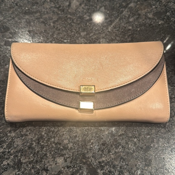 🩷🩷🩷Gorgeous Chloe long wallet w COA and paperwork🩷🩷🩷